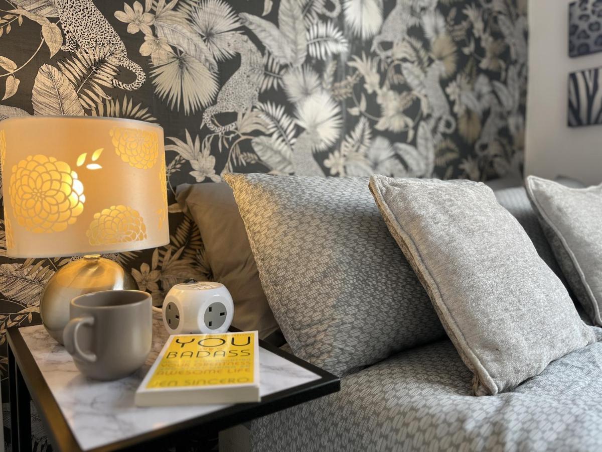 Modernised Central Wigan Townhouse Sleeps Up To 6 Екстериор снимка