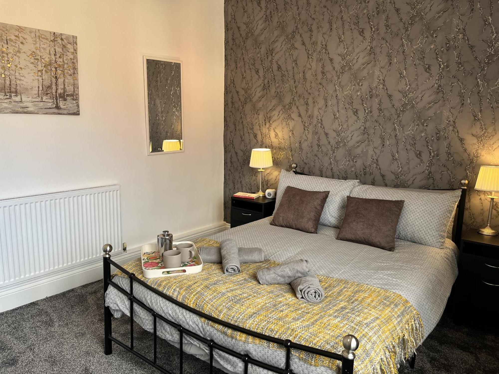 Modernised Central Wigan Townhouse Sleeps Up To 6 Екстериор снимка