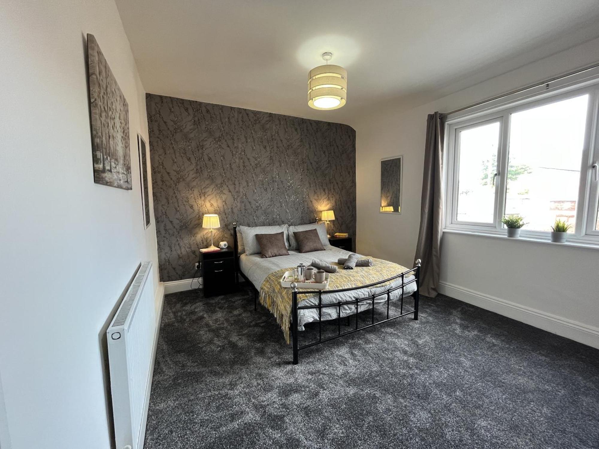 Modernised Central Wigan Townhouse Sleeps Up To 6 Екстериор снимка