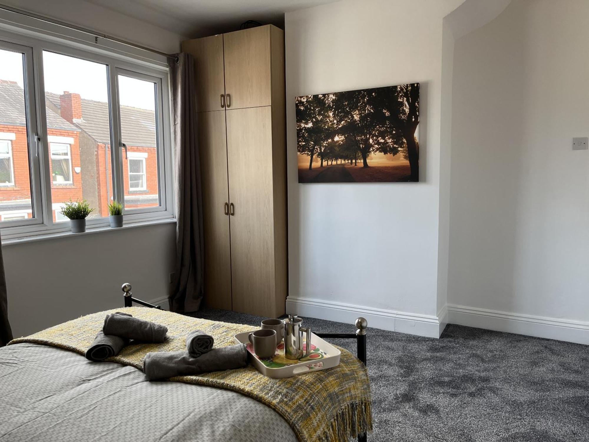 Modernised Central Wigan Townhouse Sleeps Up To 6 Екстериор снимка
