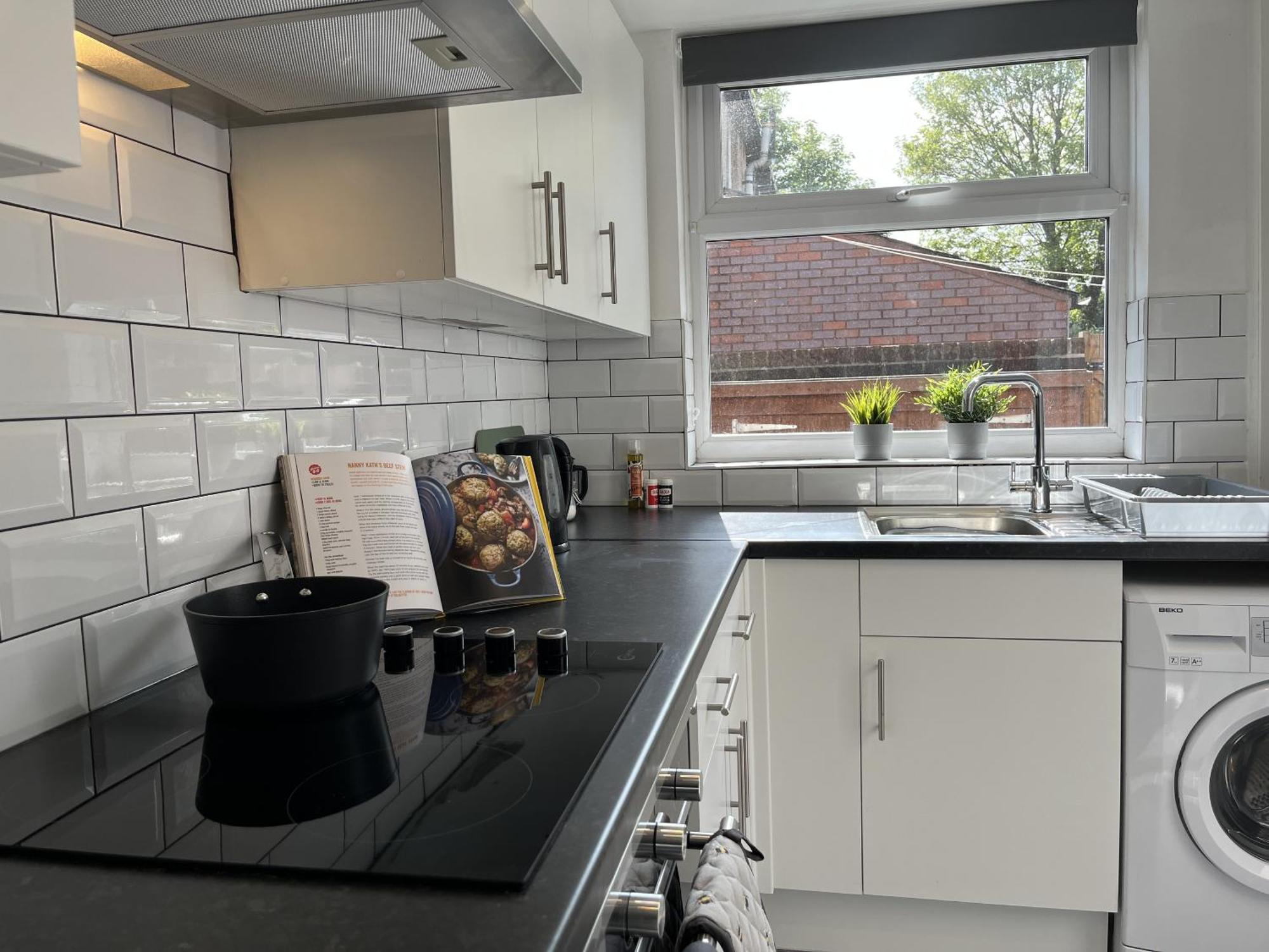 Modernised Central Wigan Townhouse Sleeps Up To 6 Екстериор снимка